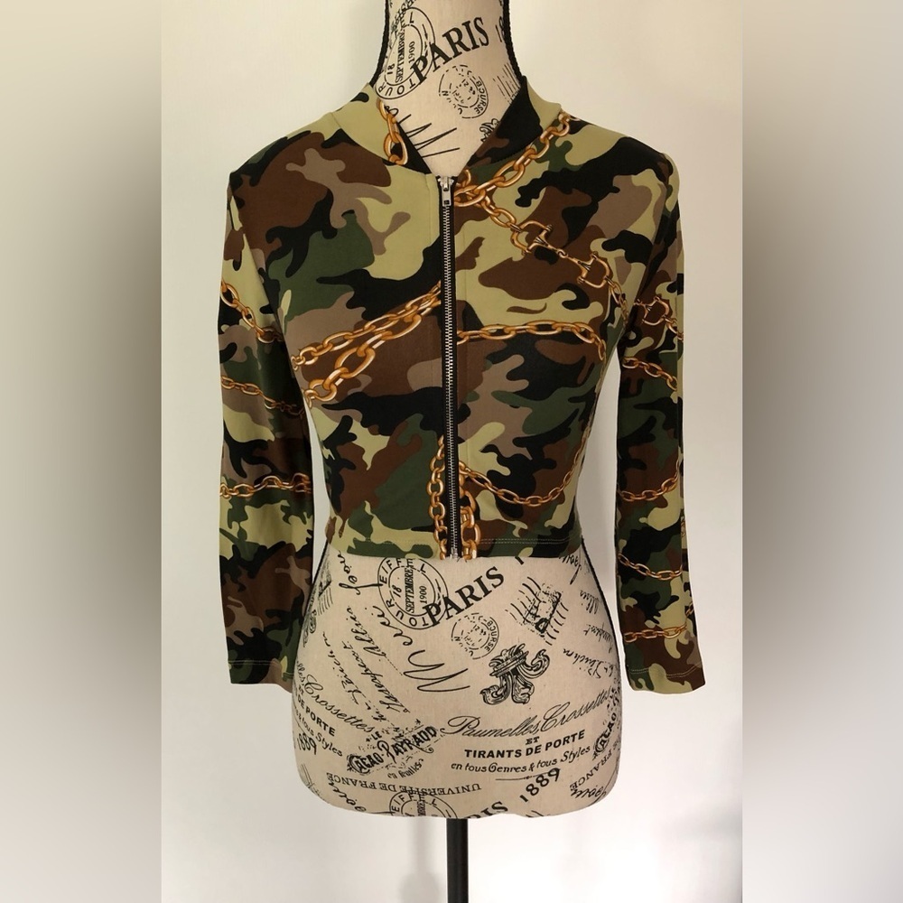 Revamped Women's Cropped Zip-Up Jacket Camo with Chains Print Size XS